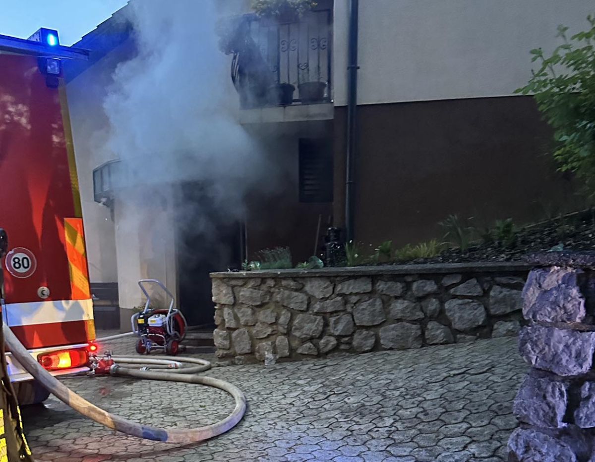 Foto: V kletnih prostorih hiše goreli akumulatorji Foto: V kletnih prostorih hiše goreli akumulatorji