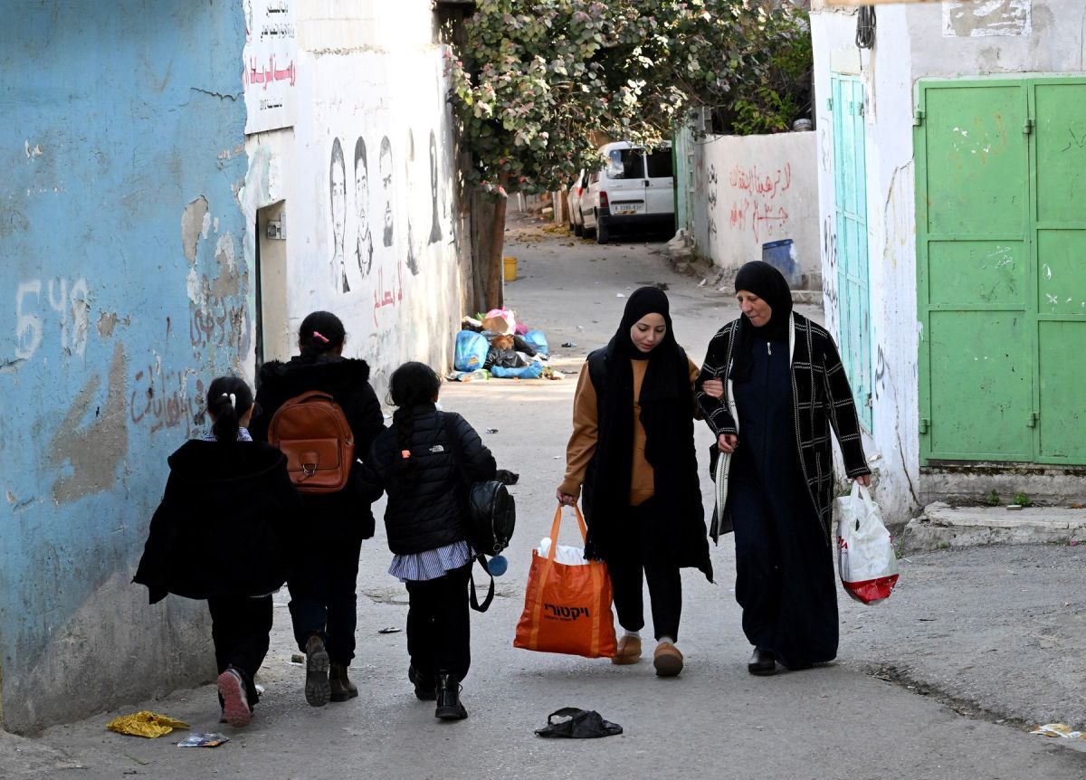 Izrael zaprl šest šol za palestinske begunce v vzhodnem Jeruzalemu Izrael zaprl šest šol za palestinske begunce v vzhodnem Jeruzalemu