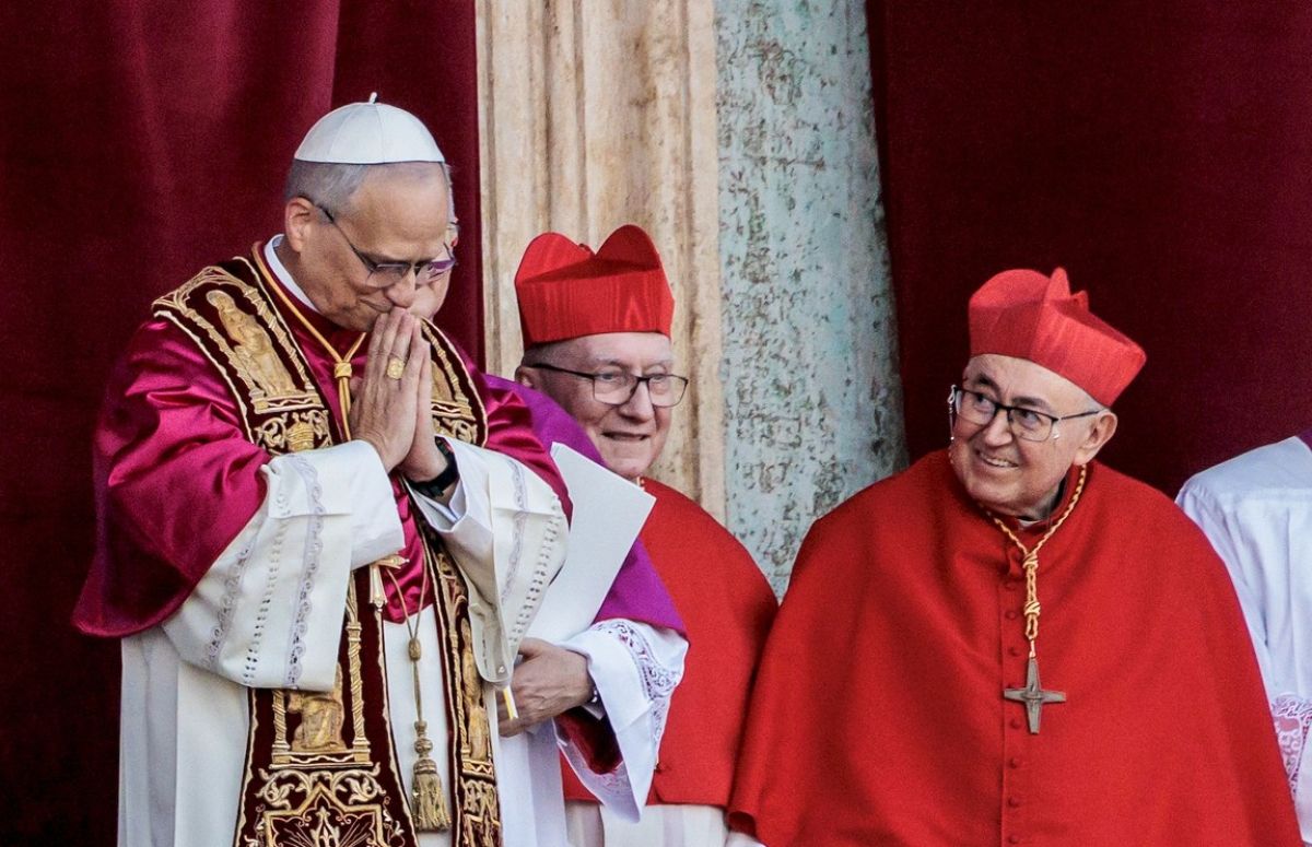 Kdo je kardinal, ki je bil na balkonu s papežem in se je tako smejal (video) Kdo je kardinal, ki je bil na balkonu s papežem in se je tako smejal (video)