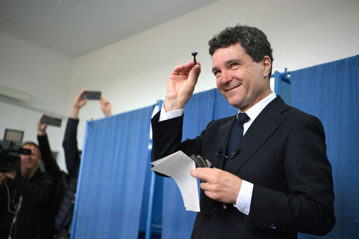 Romuni izbrali predsednika: rezultat v nasprotju z napovedmi Romuni izbrali predsednika: rezultat v nasprotju z napovedmi