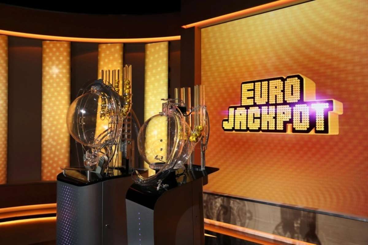 Slovenec na Eurojackpotu zadel več kot 37 milijonov evrov Slovenec na Eurojackpotu zadel več kot 37 milijonov evrov