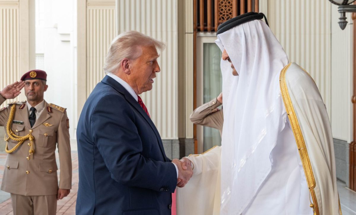 Trump sprejel darilo iz Katarja, ki je sprožilo politični vihar Trump sprejel darilo iz Katarja, ki je sprožilo politični vihar